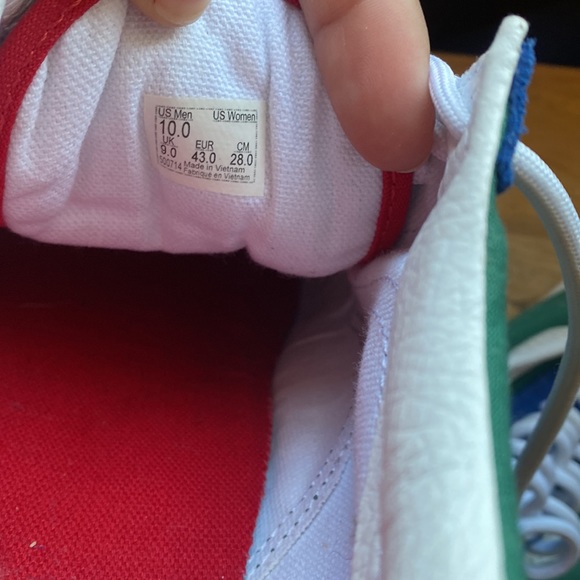 VANS - Picture 4 of 5